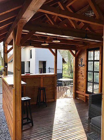Bar d'été dans le domaine
